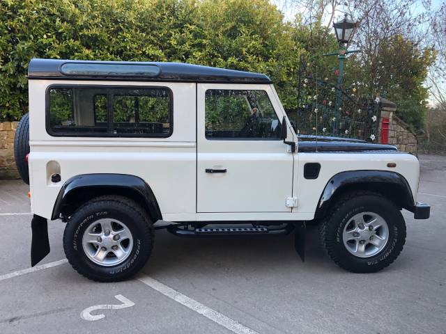 Land Rover Defender 2.5 90 County Pack Estate 300TDi Estate Diesel Chawton White With Black Roof