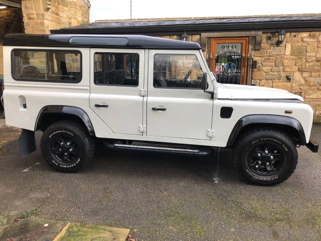 Land Rover Defender 2.5 110 County Station Wagon 300 TDXi ROW Four Wheel Drive Diesel Chawton White
