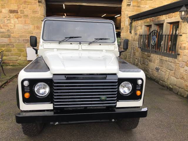 2005 Land Rover Defender 2.5 110 County Station Wagon 300 TDXi ROW